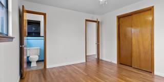 517 Randall Street Gallery 25