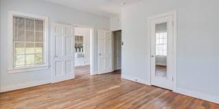 2 Bedroom house in West Campus Gallery 12