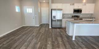 Like New Luxury Townhome! 3 BR, 2.5 BA, 2 Car Garage, Pool, Dog Park, and More! Gallery 8
