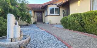 Spacious Home, Wood Floors, Fresh Paint, Air Conditioning, W/D, Walk In Closet, Great Location! Gallery 1