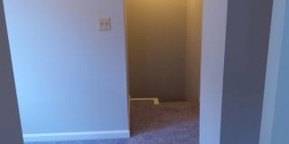 Little Italy Carriage House offering A/C and Laundry Gallery 10