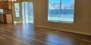 3bed/2bath w/3 car garage, upstairs bonus room, vaulted ceilings, & fenced yard. Gallery 9