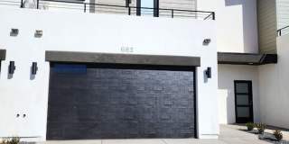 Newer Three Bedroom Town Home-Crimson Park Gallery 1