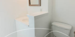 Great 2 Bedroom with Classic Finishes Gallery 21