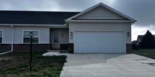 NEW Construction - move in ready - Charming 3-bedroom/2-bathroom duplex in Washington, IL Gallery 1