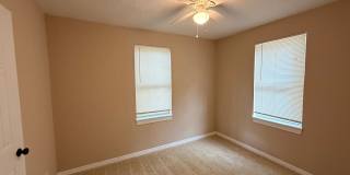 Newly Renovated 2/1 Westside Murray Hill! Gallery 1