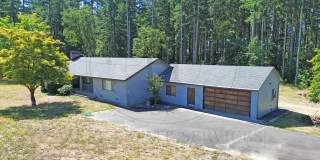 Charming Pumpkin Ridge Homestead for Rent Gallery 1