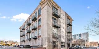 Beautiful Golden Triangle Loft! Gallery 1