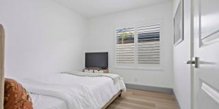 6BD/4BA One Story Single Family House next to UCI Gallery 8