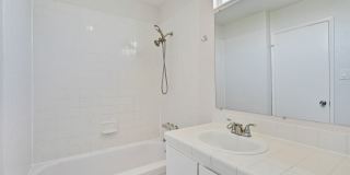 6063 Pineland Avenue Gallery 30