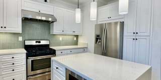 Beautifully Remodel Townhouse with AC & Two Car Garage! Beautifully Remodel Townhouse with AC & Two Car Garage! Gallery 18
