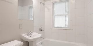 3555 Queen Ave N Gallery 14