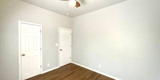 MOVE IN SPECIAL 2 Bedroom Duplex Available Near DOWNTOWN! Gallery 12