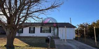 Small-Town Charm with Bonus Office Space Gallery 1