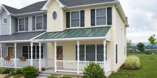Spacious End Unit Towhouse in Desirable Liberty Square! Gallery 1