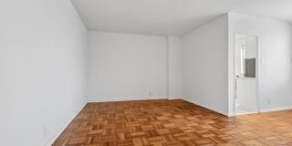 Quebec House Gallery 47