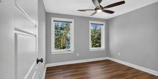 21 E REDMAN Avenue Gallery 63