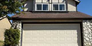 Lovely 3 bed  2 1/2 bath Gallery 1