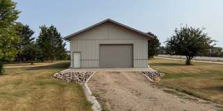 Spacious 5-Bedroom Horace Home with Shop, Large Yard & Flexible Lease Options Gallery 6