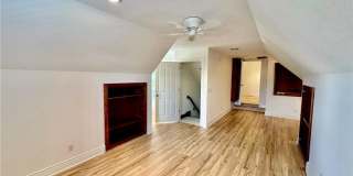 Prime Location 4 Bedroom 3 1/2 bath 2 garages! Gallery 21