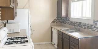 Room in 3 Bedroom Home at Brooks St Gallery 7