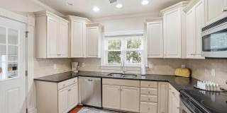 Beautiful home on West Wooster in Bowling Green Gallery 8