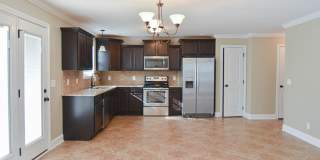 Pet Friendly Three Bedroom with Bonus! Gallery 7