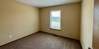 Spacious 4 Bed / 2.5 Bath in Quiet Neighborhood Available NOW! Gallery 9