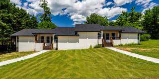 Maryville 37804 - 100% Newly Renovated, 3 bedroom, 2 bath home with Modern Layout & Private Backyard - Contact Matthew Thomas (865) 924-4869 Gallery 1