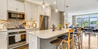 GREAT LOCATION!! Stunning 3BD/3.5BA luxury 4-level townhouse! Gallery 8