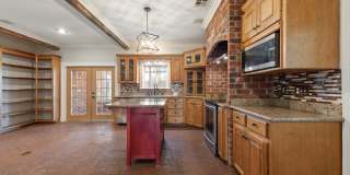 300 Oak Hollow Drive Gallery 10