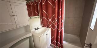 565 NE 65th St # 2 Gallery 2