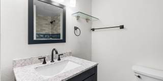 1st month free! Renovated 2B/2B Corner Apartment with Flatiron Views - Available NOW! Gallery 10