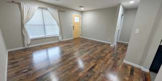 Cute, Remodeled 2 Bed in Village Gallery 5