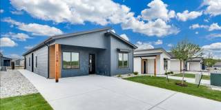 Beautiful Five Bedroom, Two Bathroom Gallery 6