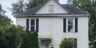 2 Bedroom with a Bonus Room Close to Union Hospital Gallery 1