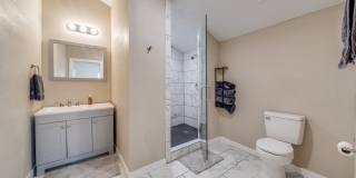 811 W Kings Gallery 40