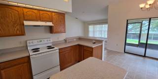 Spacious 4 Bdrm / 2 BA with 2 car garage Gallery 20