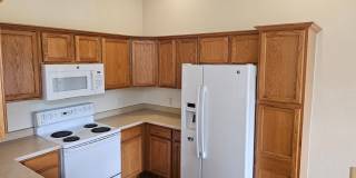 Bright and Open Condo Gallery 8