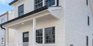 32 WEST Street Gallery 1