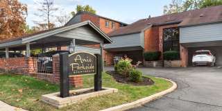 447 W Jefferson Gallery 1