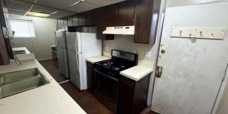 Studio with extra large closet and Bath, 600 sqft with walk in closet, washer/dryer in complex Gallery 13