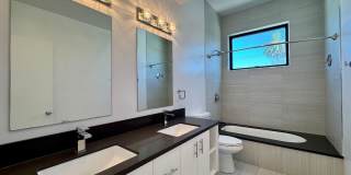Five Bedroom/Four Bathroom Luxury House in Koreatown Gallery 21