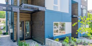 ONE MONTH FREE! Modern 3BR + Flex | A/C | Rooftop Deck | Green Lake Gallery 1