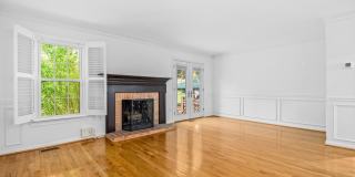 146 WASHINGTON Street Gallery 16