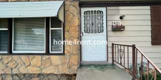 Cozy Ranch Style Home in KCMO w/ Wood Floors and a Fenced in Yard! Gallery 5