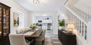 AUGUST 1 Beautiful 3 bedroom 1 bath house - private yard - ample parking quiet street Gallery 5