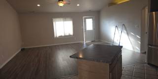 Ranch house with lots of storage. Gallery 4