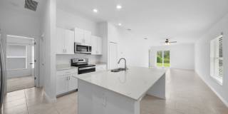 Modern 3 bedroom 2 bathroom single family home in Lehigh Acres Gallery 6