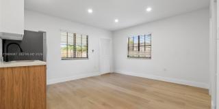1060 NW 35th Ct Gallery 2